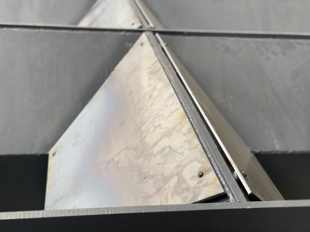 Structure de machine recouvert de plaques graphite anti-brûlure de 20 mm d’épaisseur